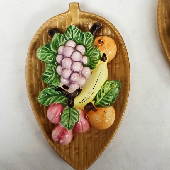 Vintage 60's 2D ceramic fruit set of 2 hand painted wall decor - Picture 2 of 7